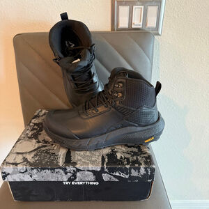 Men's nordiV8 Black Hiking Boots US 8